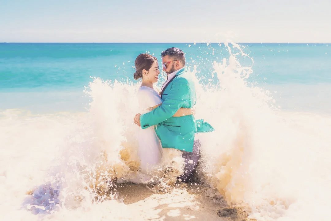 Trash the Dress session in the waves